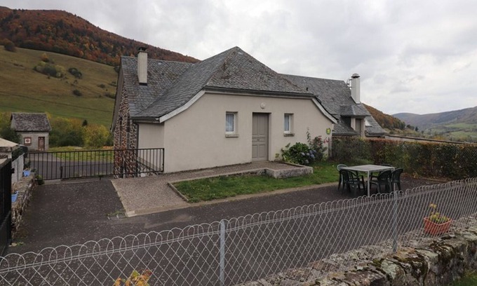 Saint-Paul-de-Salers Cottage | Gite Saint-Paul-de-Salers, 2 bedrooms, 4 persons