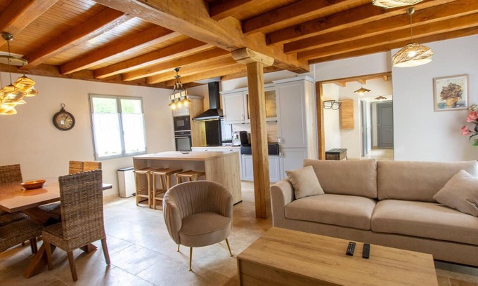Sainte-Nathalene Cottage | Gite Sainte-Nathalène, 3 bedrooms, 6 persons