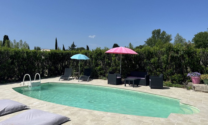 Camaret-sur-Aigues Apartment | Gite terrace tropézienne shared swimming pool