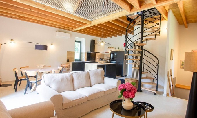Nantheuil Cottage | Gite Thiviers, 2 bedrooms, 6 persons