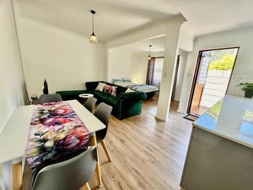 Parklands Apartment | Gizmo's Garden Cottage