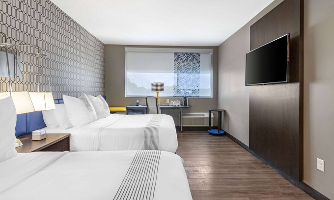 Savannah Hotel | GLō Best Western Savannah-Gateway I-95