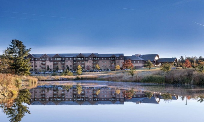 Lake Delton Resort | Glacier Canyon - FREE Wilderness Water Park Passes, Game Room & More! Sleeps 4