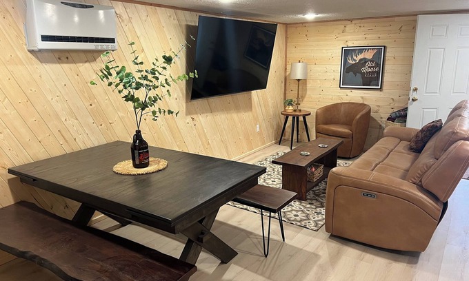Bear Creek Apartment | GLACIER CREEK APARTMENT-Enchanting 4 bedroom apartment with WiFi n scenic Seward