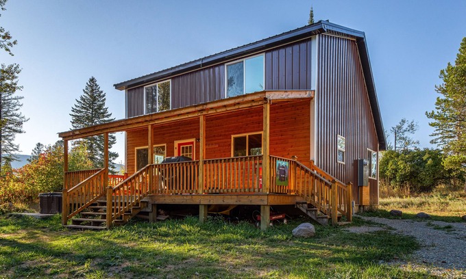 Coram Cabin | Glacier National Park-cozy, rustic home w/hot tub, just 6 minutes to the park