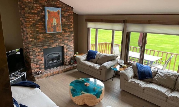 West Glacier House | Glacier retreat! 2BR/2BA 4 E-bikes ON Golf Course