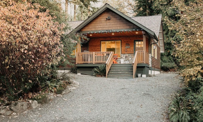Warnick Cabin | Glacier Springs Cabin 65 - Hot Tub - Wi-Fi