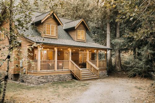 Warnick House | Glacier Springs Cabin #89 - Hot Tub - Wi-Fi - Ac
