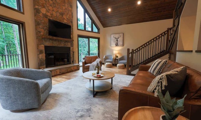 Mauston House | Glacier Woods at Castle Rock Lake- 7 BEDROOMS/SLEEPS 22