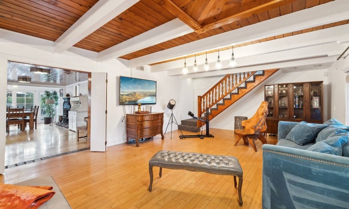 North Hollywood House | Glamorous ranch style house near attractions.
