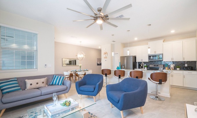 Kissimmee Ski Chalet | Glamorous Townhouse 4Bed/3Bath/Pool/5Min Disney