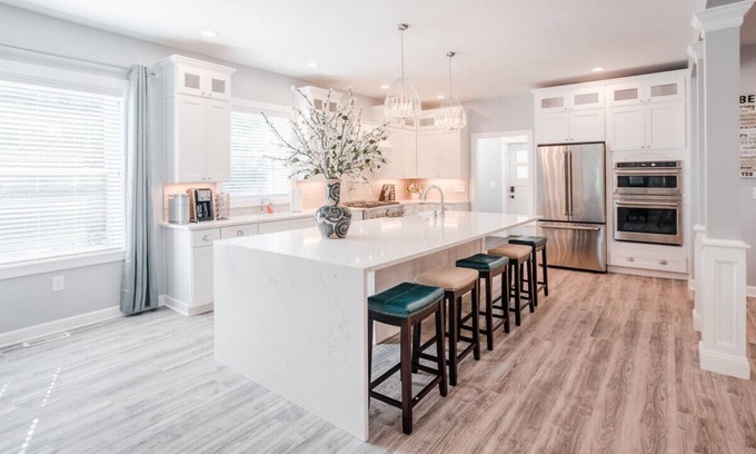 Hyde Park House | Glamorous, Upscale 5B Hyde Park Home w/Outdoor Patio