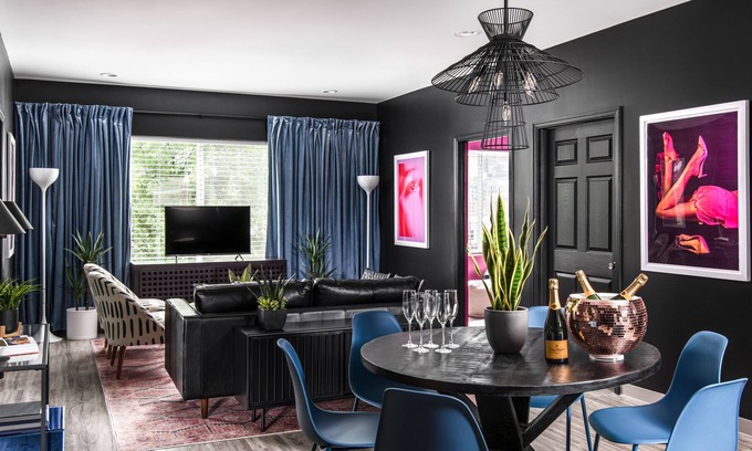 Maxwell Condo | Glamourous 4-Bedroom Condo in Downtown Nashville – Close to Everything!