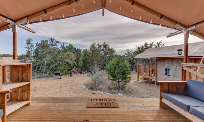 Johnson City RV Rental | Glamp with AC: Free Wine Tasting in Hill Country
