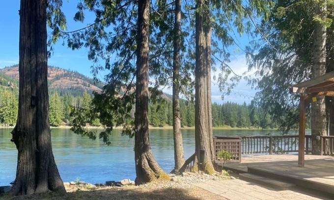 Clark Fork House | Glamping at it's Finest - Riverfront Property