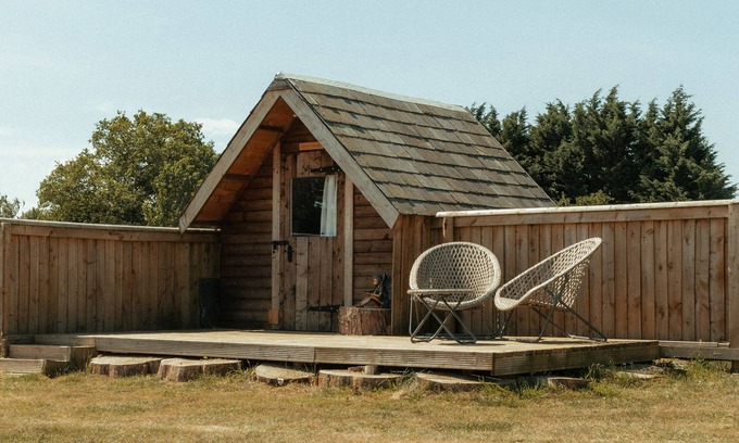 Chippenham Cabin | Glamping at the Retreat Wiltshire is rural bliss