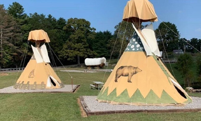 Jamestown House | Glamping Back in Time
