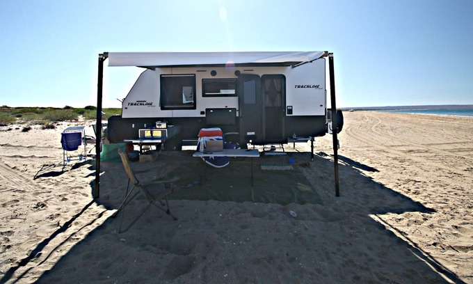 Exmouth House | Glamping caravan hire Ningaloo