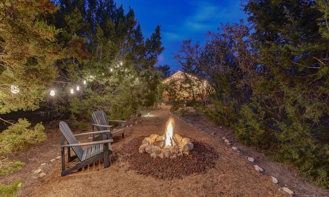 Johnson City RV Rental | Glamping Getaway with AC on Winery in Hill Country