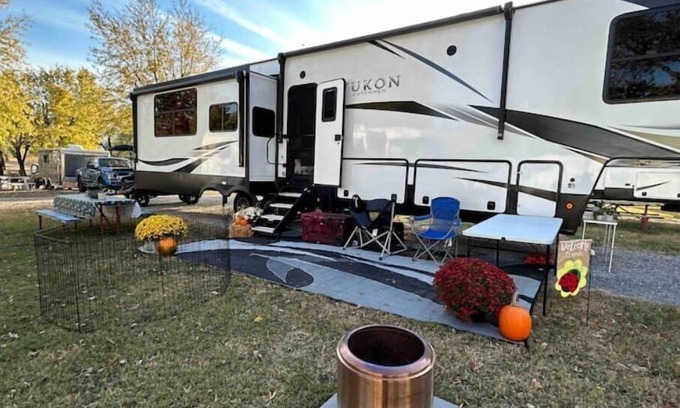 Castalian Springs House | Glamping “Nashville”Style…