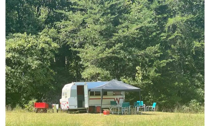 Grandview House | Glamping on 116 Acre Farm- Winnie Jane Bago