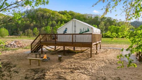 Stanton Other | Glamping Tent/Red River Access/2 Queen Beds