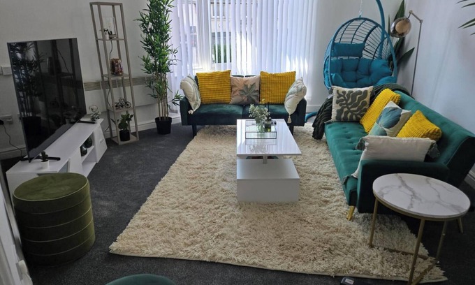 Wolverhampton Apartment | Glams Cozy City Apartment in Wolverhampton