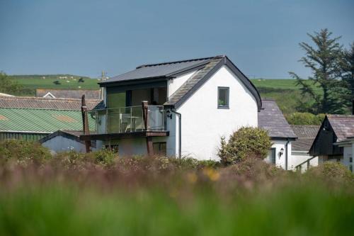 Cylch-Y-Garn House | Glan Yr Afon