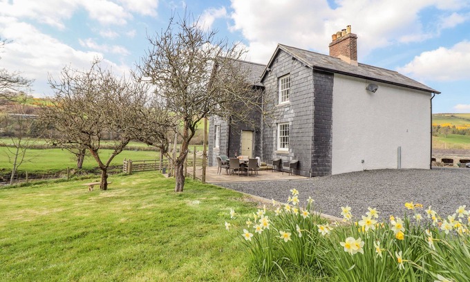 Abergele Cottage | GLAN YR AFON, pet friendly, character holiday cottage in Llangernyw