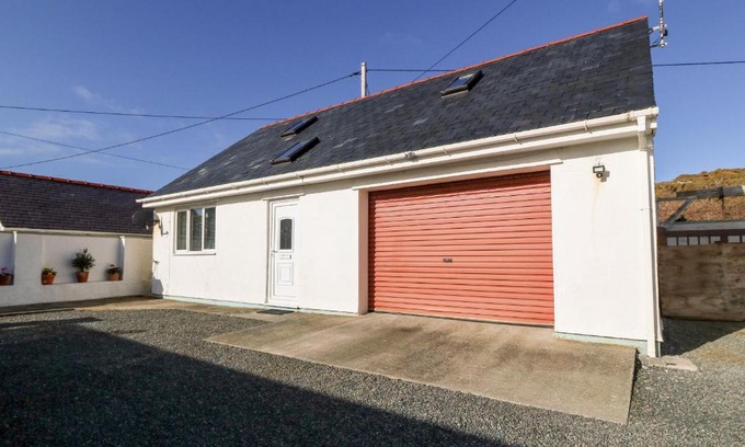 Trearddur Bay House | Glasfor Annex