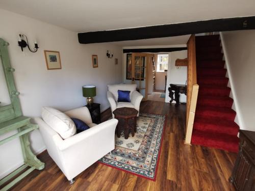 Meare Apartment | Glastonbury Hayloft close to winter starling murmurations