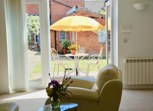 Glastonbury Apartment | glastonbury town garden house