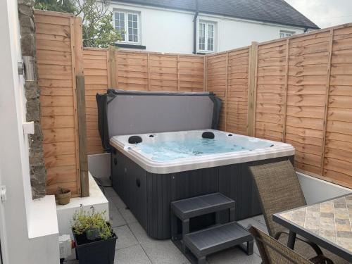 St. Florence House | Glebe Cottage - 2 Bedroom Holiday Home - St Florence