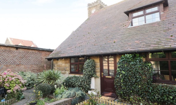 Marske-by-the-Sea Cottage | GLEBE HALL APARTMENT, pet friendly in Marske-By-The-Sea