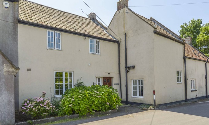 Wookey House | GLEBE HOUSE, family friendly, character holiday cottage in Wells