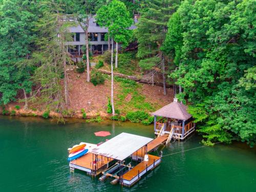 Blue Ridge House | Gleesome Inn - Lakefront home with private dock - Private Dock, Game Room, Stunning Lake Views - Lake Blue Ridge Georgia Cabin