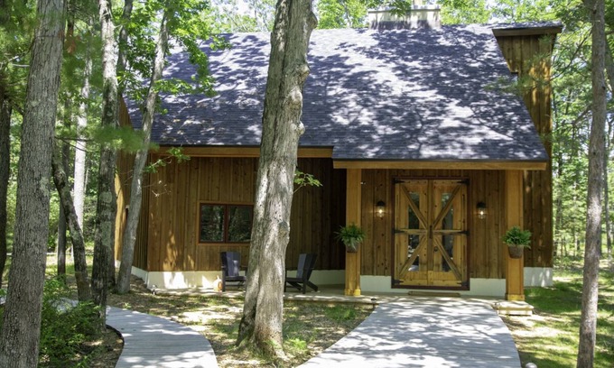 Glen Arbor House | Glen Arbor Barnhouse on the Crystal River, short walk to town & Lake Michigan.