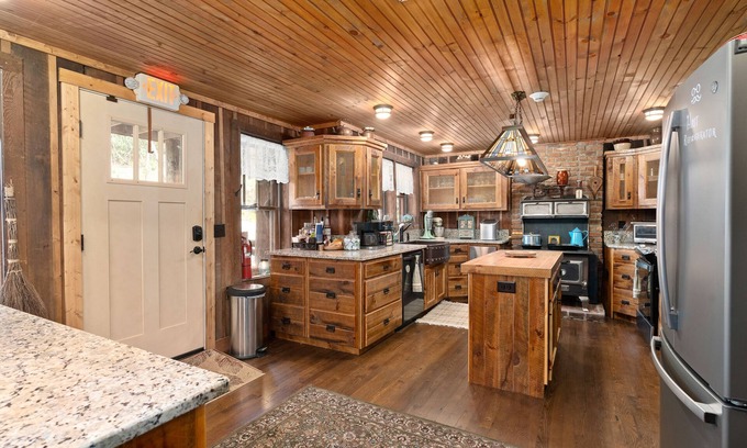 Topton Bed & Breakfast | Glen Choga Lodge