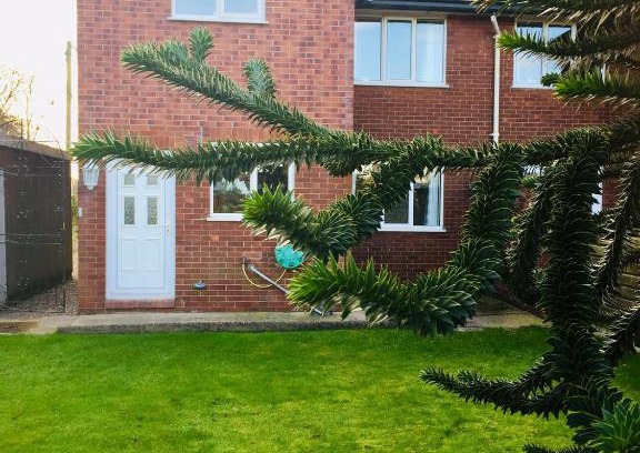 Nantwich House | Glenbrae House 3 bedrooms near Nantwich with countryside views on private driveway