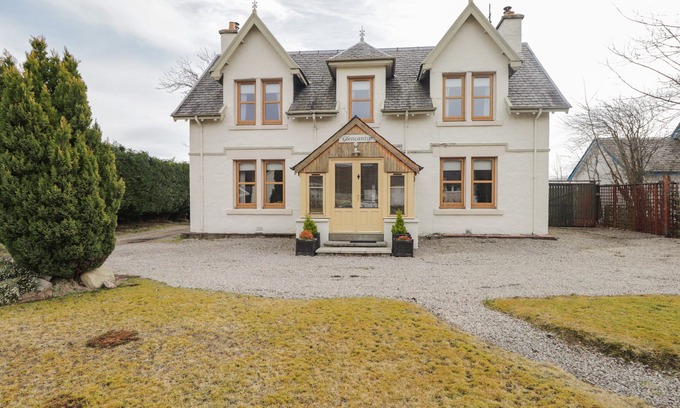 Aviemore Cottage | GLENCANISP, family friendly, with open fire in Aviemore