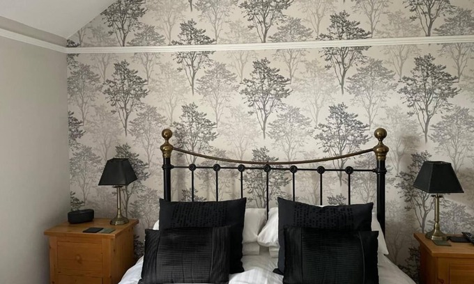 Keswick House | Glendale Guest House