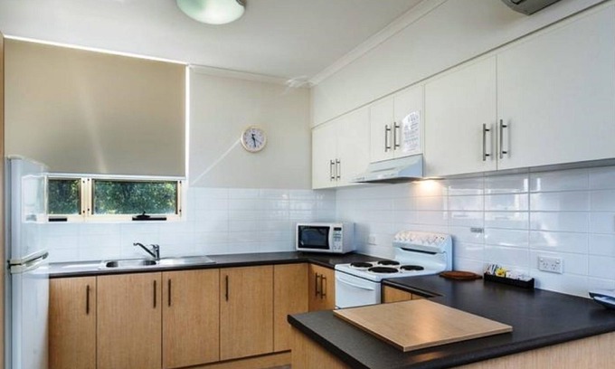 Glenelg Apartment | Glenelg Holiday Apartments-Corfu, 200 Meters to the Beach, Free Parking