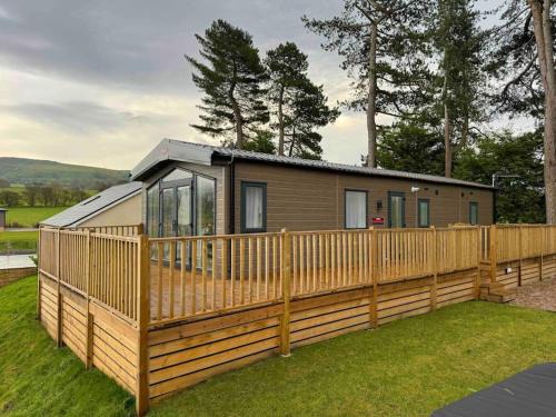 Fence Apartment | Glenmoor Lodge