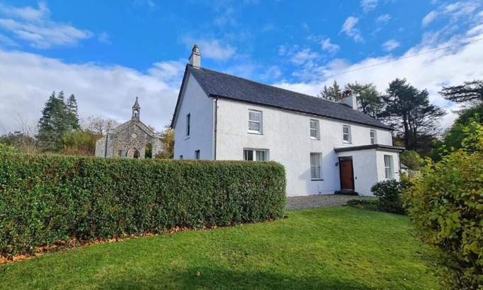 West Laroch House | Glenrigh House - Truly special home with beautiful gardens and church ruins.
