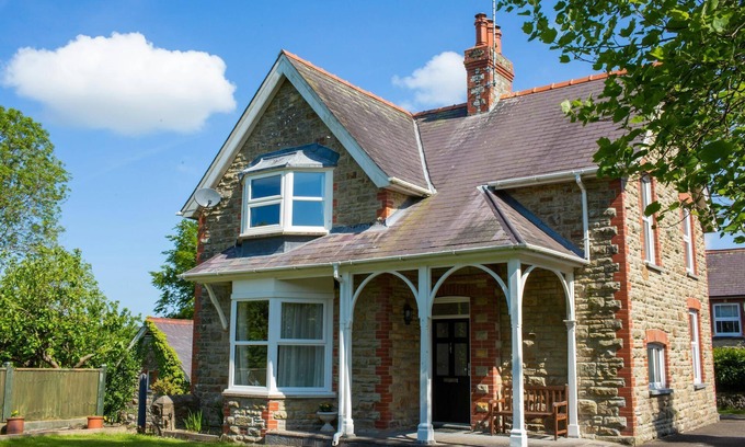 Rhydlewis Cottage | Glenydd, Aberporth - Four Bedroom Cottage, Sleeps 7