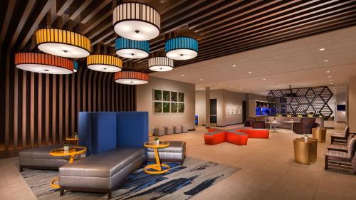 Nashville Hotel | GLo Best Western Nashville Airport