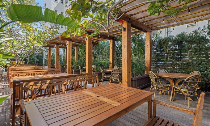 West Avenue Hotel | Global Luxury Suites at The Variety