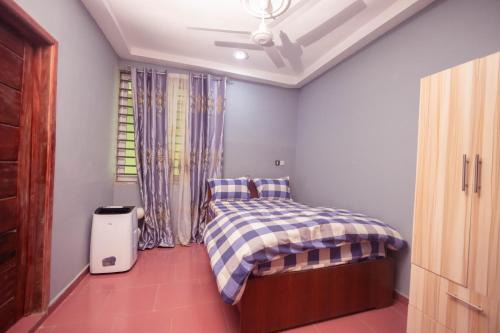 Accra House | Glorious Adjoba