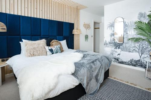 Barnwood Apartment | Gloucester getaway with gaming room, desk & parking