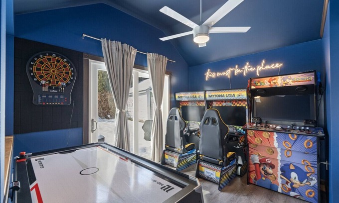 Westside House | GmRm/Rcade | Wk2Food&Drink | 1stFl B&B | 1-StepAcc